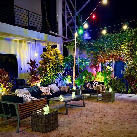 V Hotel In Падже Экстерьер фото