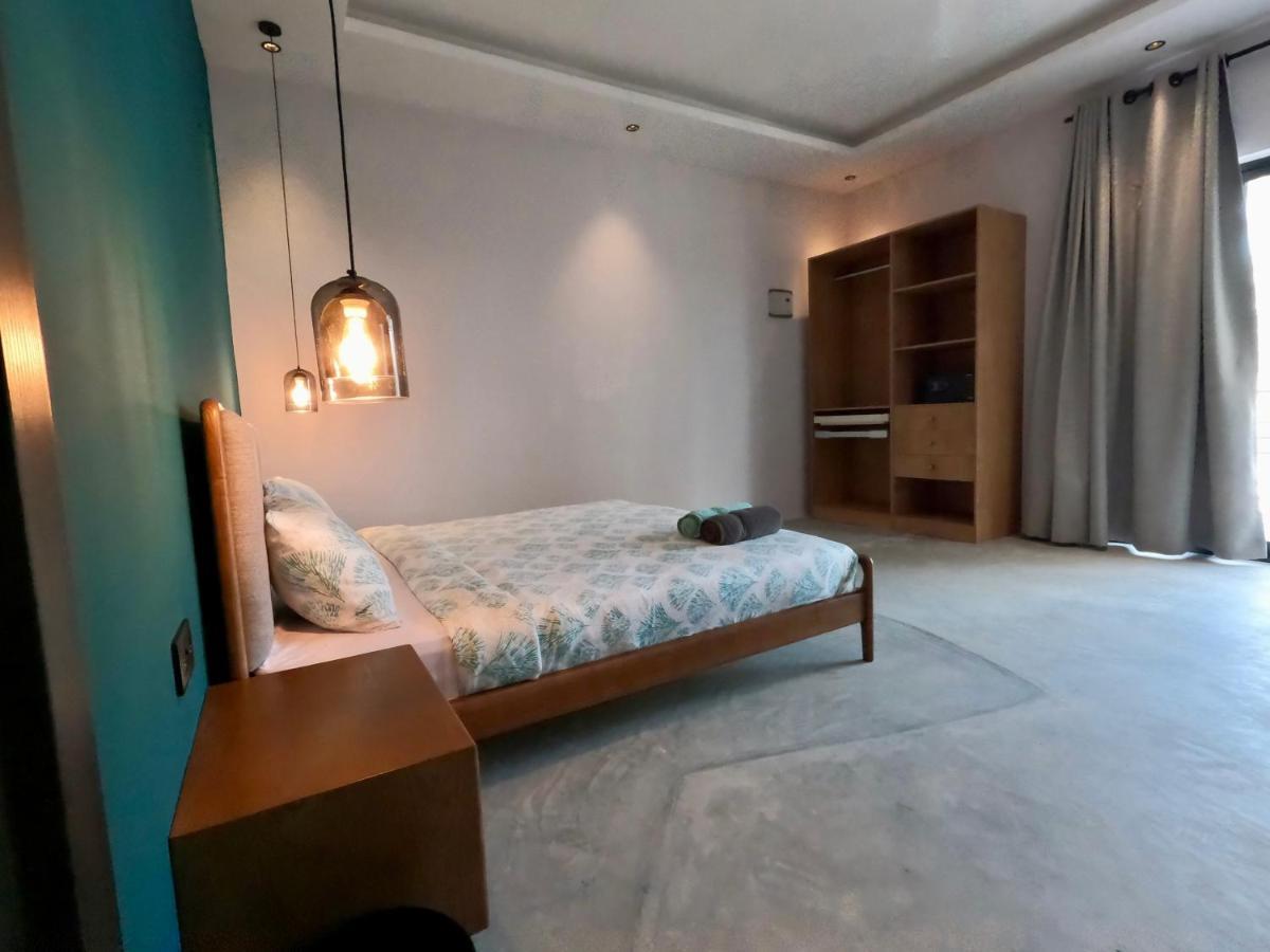 V Hotel In Падже Экстерьер фото