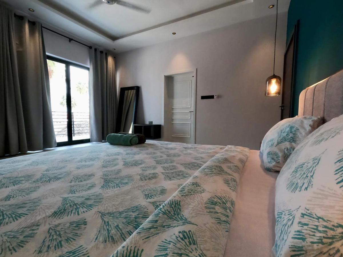 V Hotel In Падже Экстерьер фото
