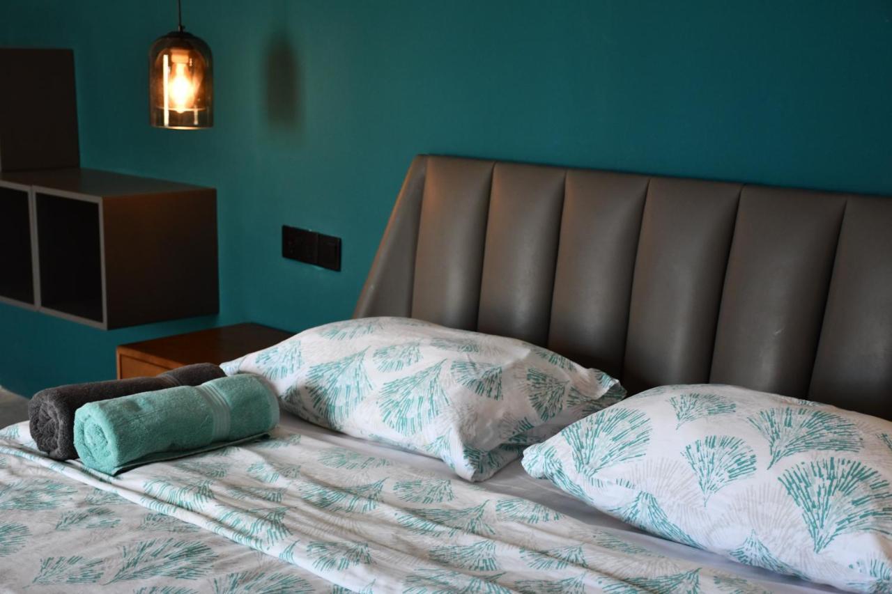 V Hotel In Падже Экстерьер фото