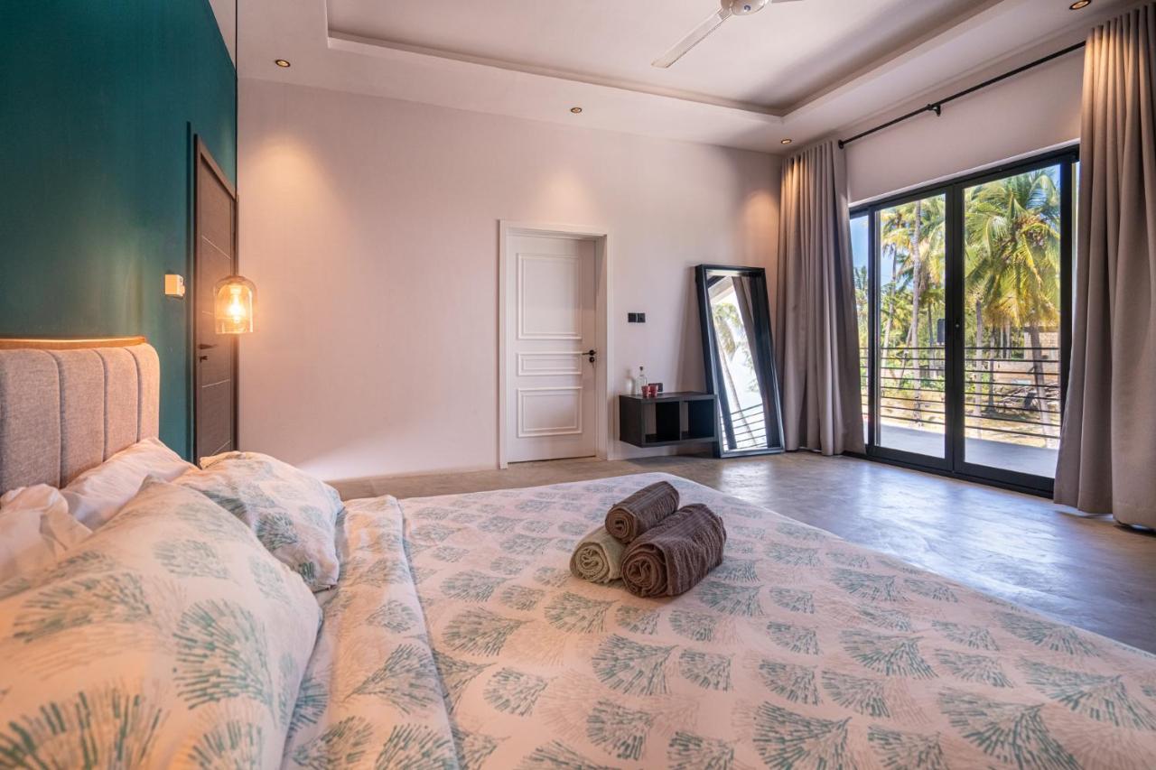 V Hotel In Падже Экстерьер фото