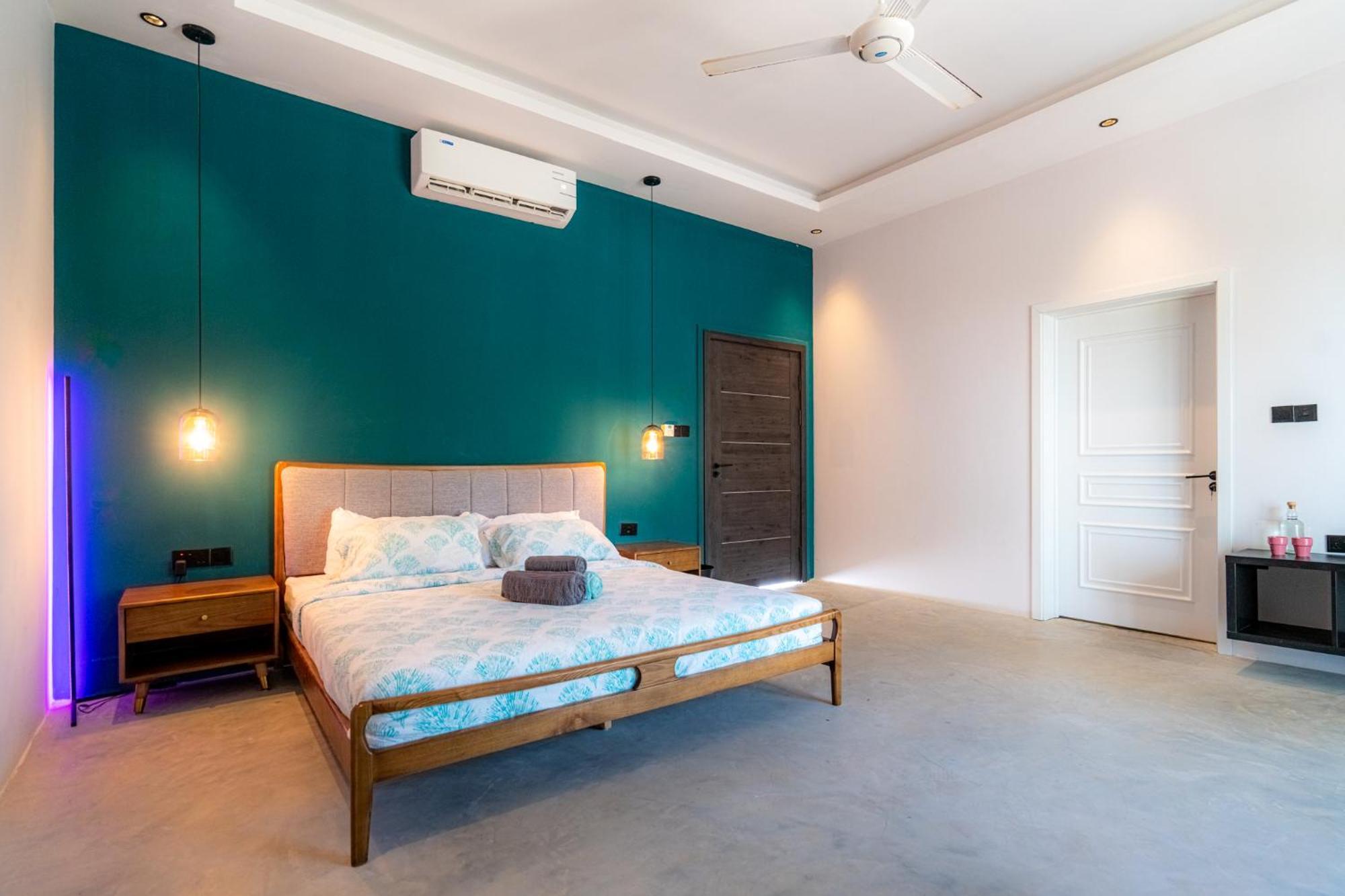 V Hotel In Падже Экстерьер фото
