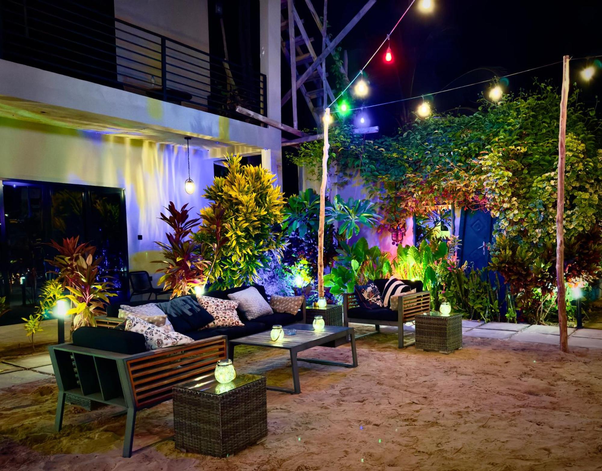 V Hotel In Падже Экстерьер фото