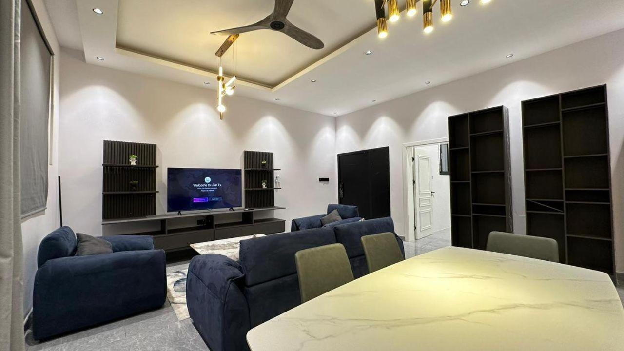 V Hotel In Падже Экстерьер фото