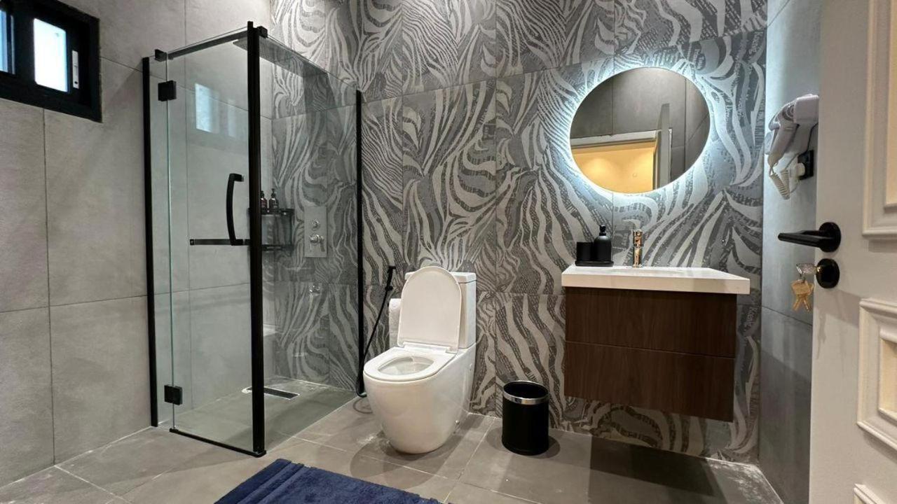 V Hotel In Падже Экстерьер фото