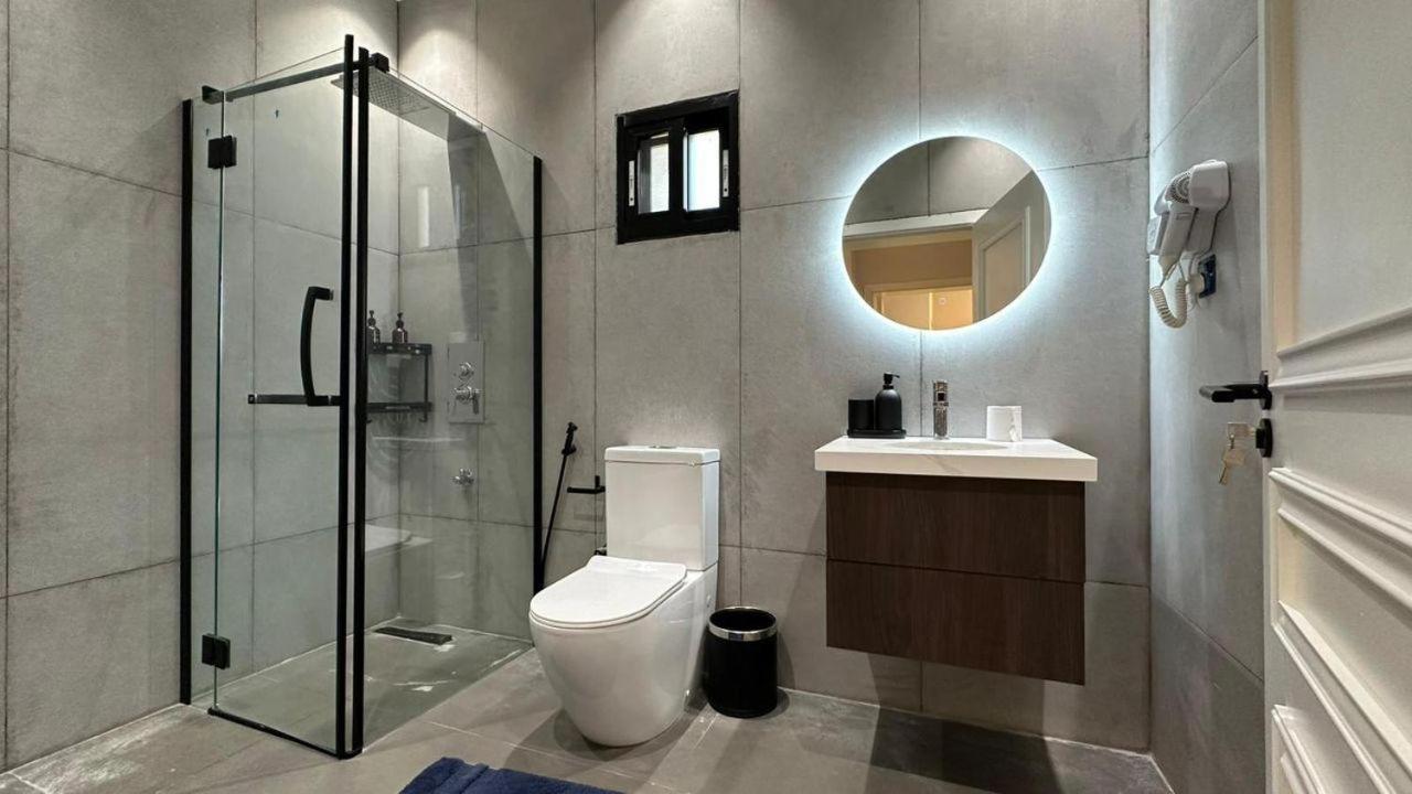 V Hotel In Падже Экстерьер фото