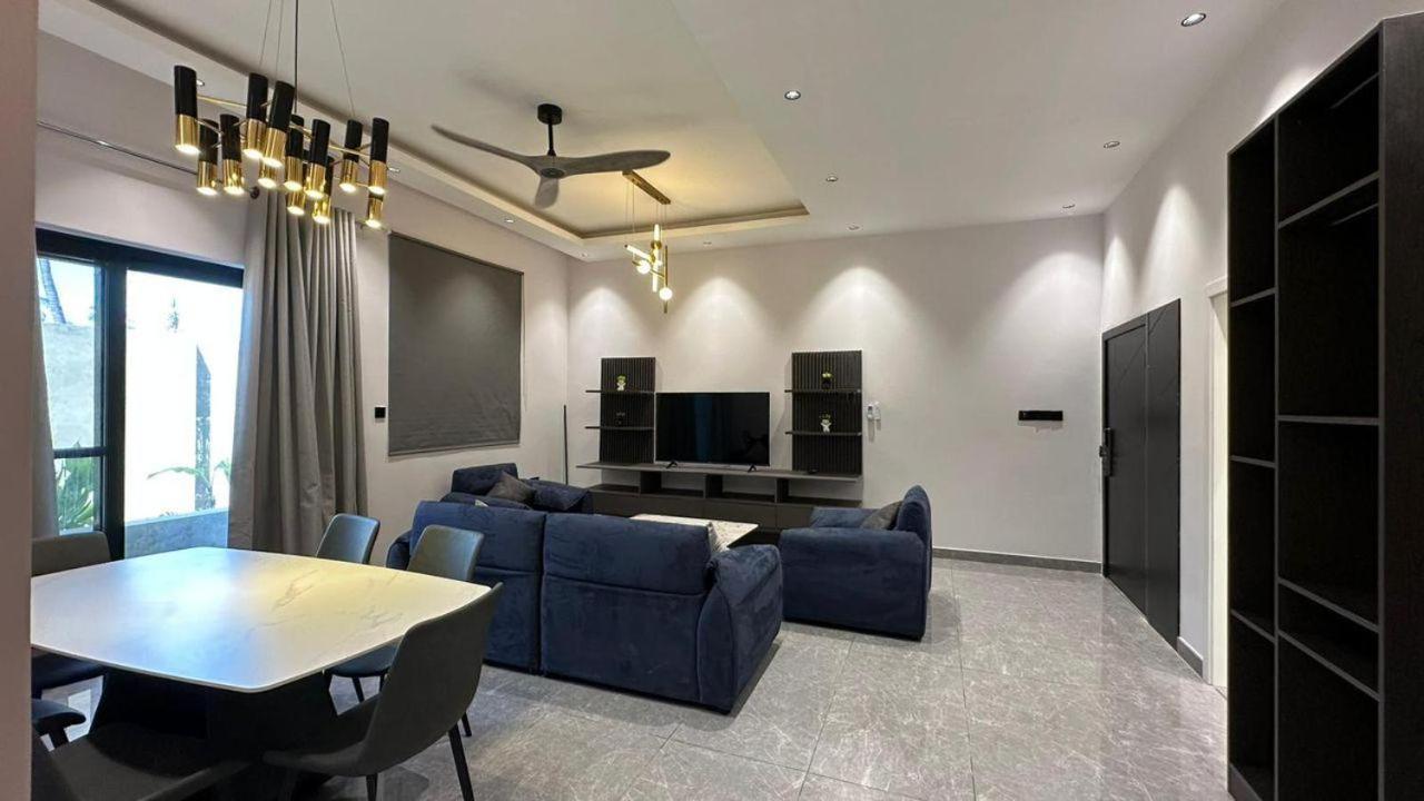 V Hotel In Падже Экстерьер фото