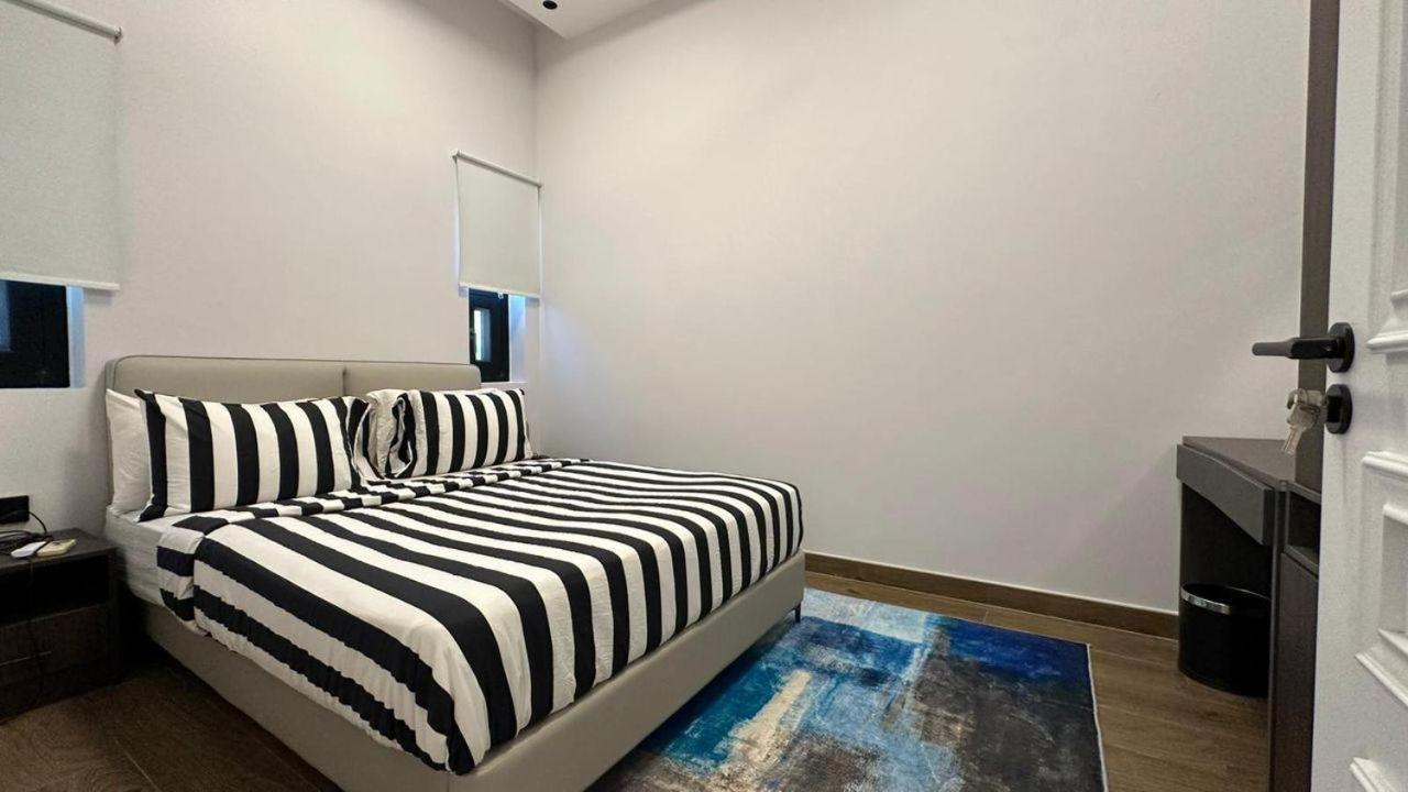 V Hotel In Падже Экстерьер фото
