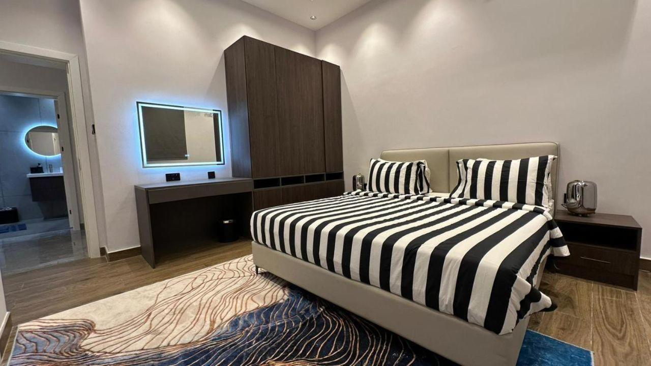 V Hotel In Падже Экстерьер фото