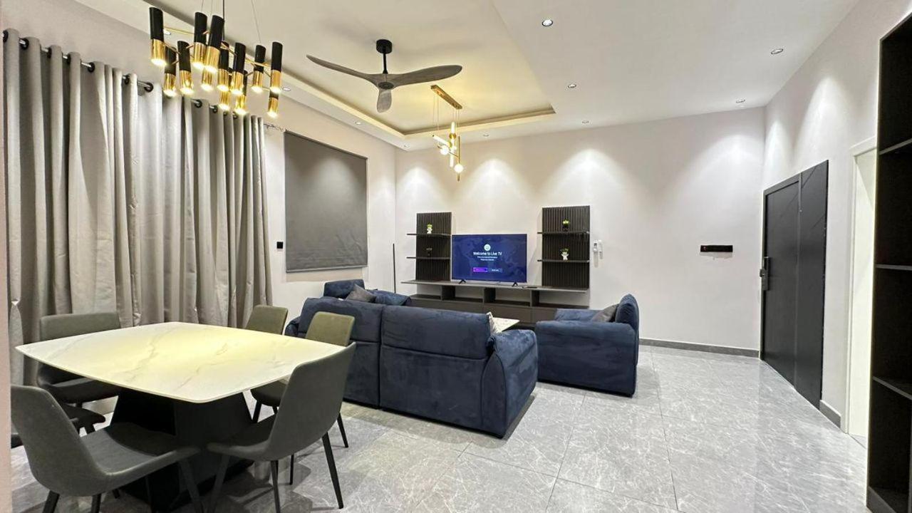 V Hotel In Падже Экстерьер фото